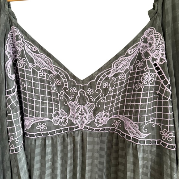 ASOS DESIGN embroidered bust pleated midi dress long sleeve in dark grey 26 - Picture 8 of 14